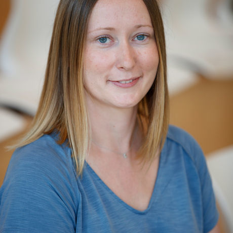 Headshotwhitesquarelowres