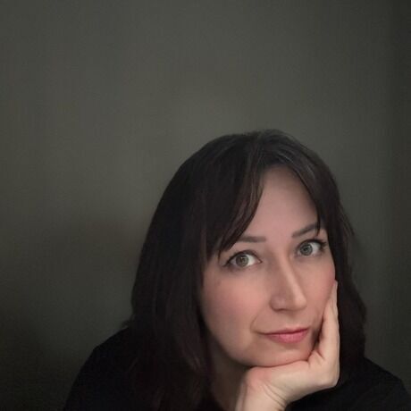 Alana headshot