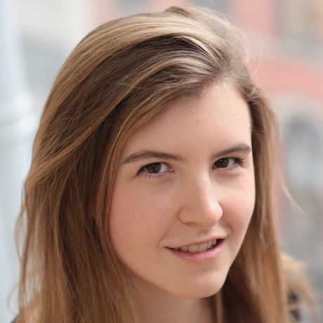 Kate machtiger headshot color