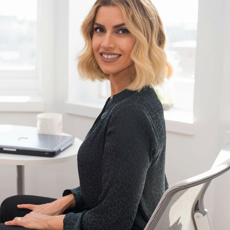 Stefanie headshots 2019 002