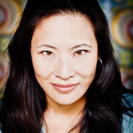 Bonniemak headshot  512x640  square