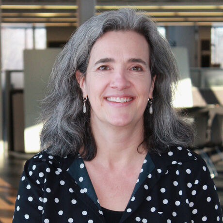 Ellennewheadshotsmaller