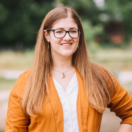 Melaniesquareheadshot