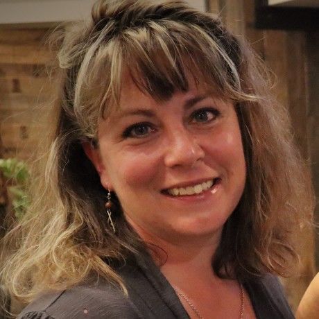 Aimee tomcho headshot