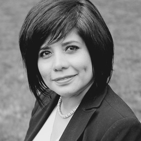 Laura headshot syntegra