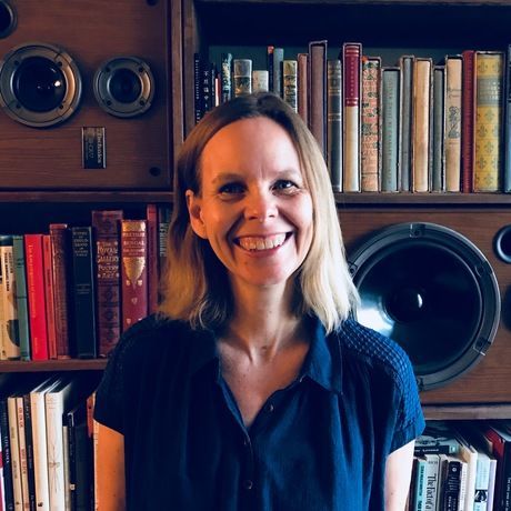 Jennifertolopierce headshot