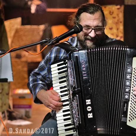 42742098 756251031374091 1976541071991111680 o