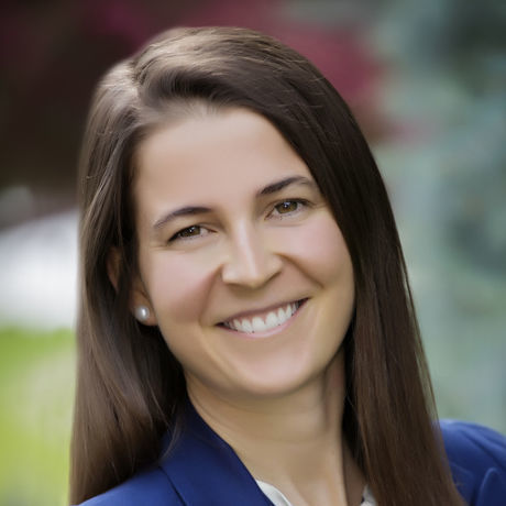 Stephanie kemp head shot natural background square