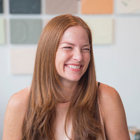 Headshot reneelaughingside 1000