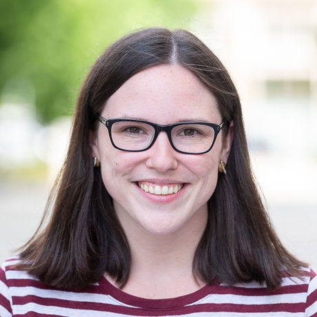 Laura flowers headshot 600