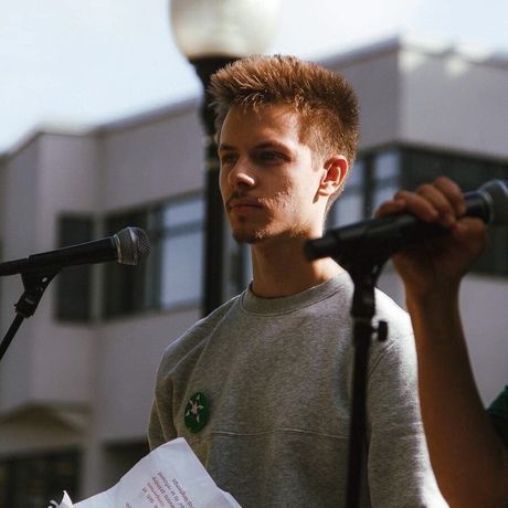 13516023 fa9b 4b29 91e5 3f89561584d2