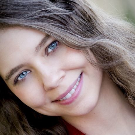 Heatherfloydheadshot 1270pxsq