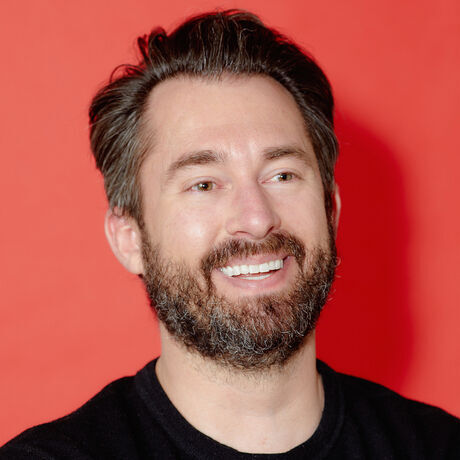 Ams photo red bg square v1