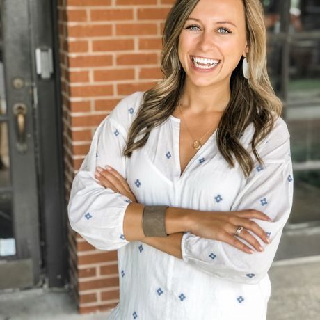 Lauren price headshot 2