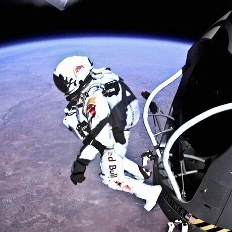 Felix baumgartner capsule jump