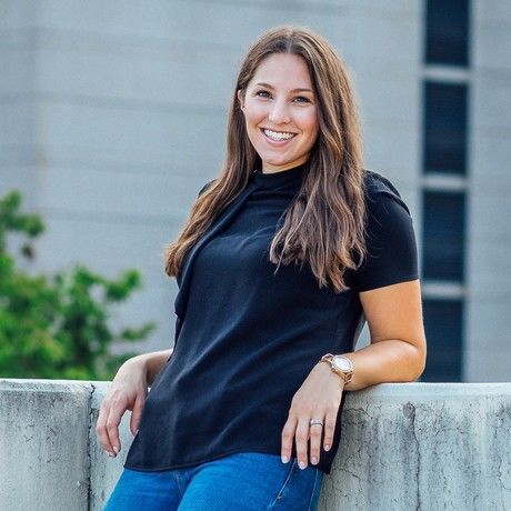 Danielledoolenheadshot