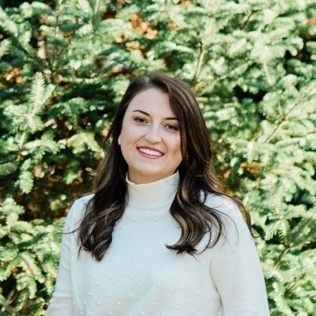 Maggie emenhiser headshot