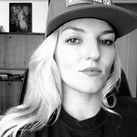 E5499971 11c9 4b39 9a10 c65fec5b2229