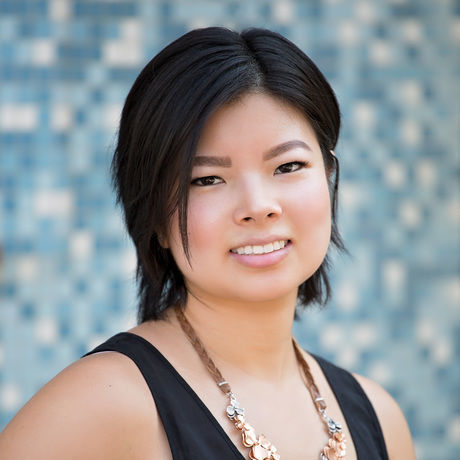 Samantha headshot square