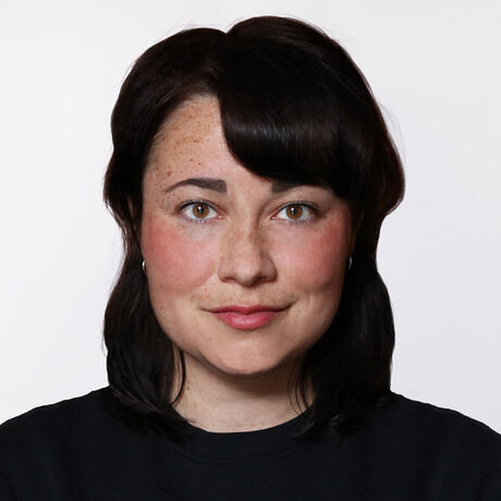 Alexandra grenier fond blanc2024 carr%c3%a9