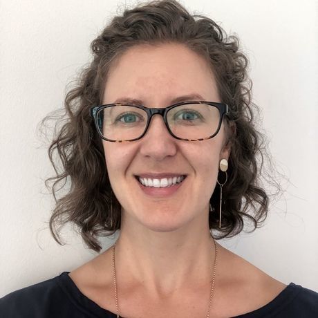 Headshot profile pic stencel sept 2019