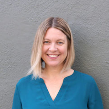 Laura headshot square web