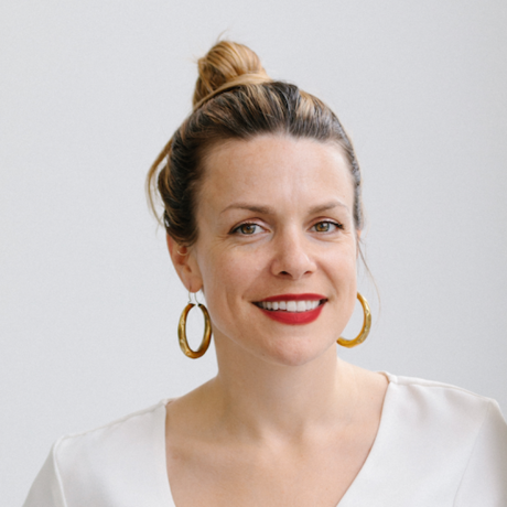 Amj headshot 200x200 cranberrylips