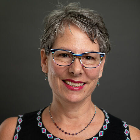 Jen head shot 1 cropped   jen stier