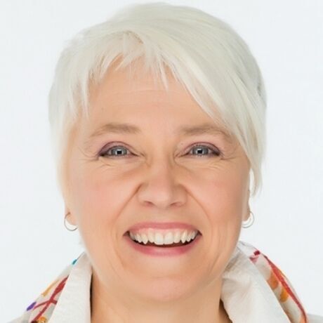 Lucie 2013 smile head crop