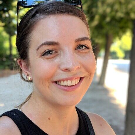 Lora rowan profile pic