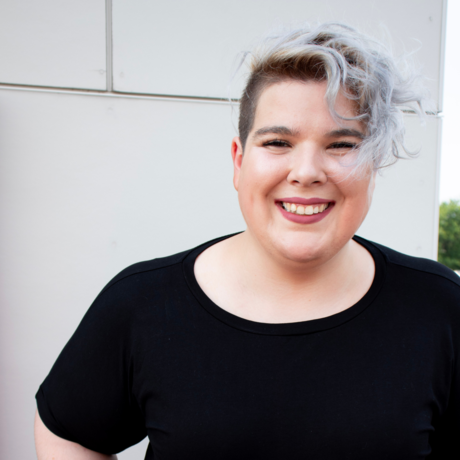 Tea headshot 1600 sq