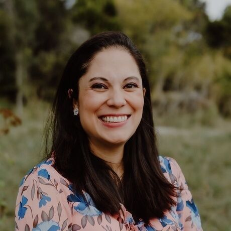 Headshot guisela flores 2