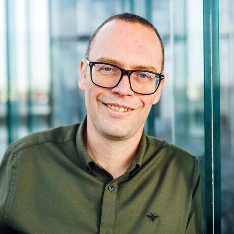 New 2019 steve headshot