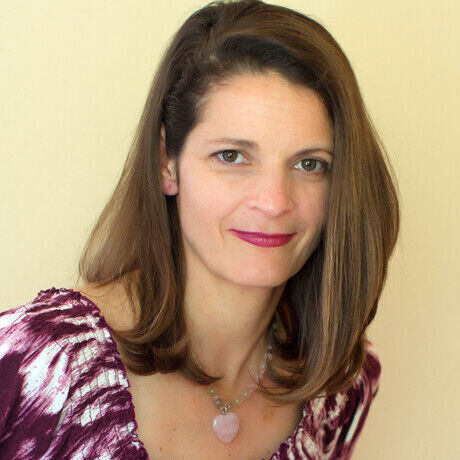 Headshot square tara