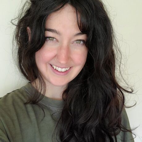 Book pipeline bio photo claire creely  2 