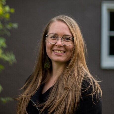 Amy russ head shot 2   copy  2 