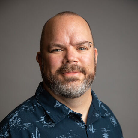 Headshot ls oct2019 color 500square retouched