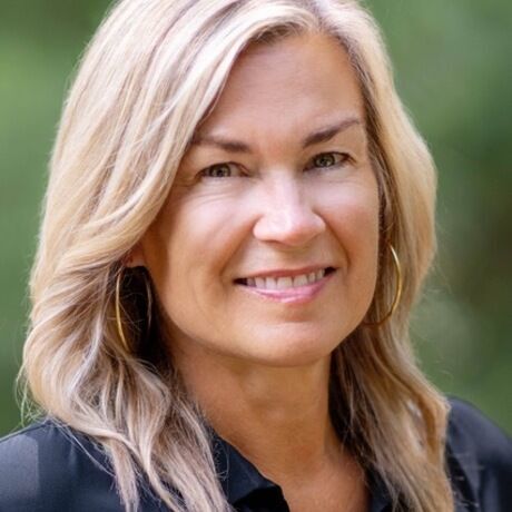 Mollie reinhart headshot