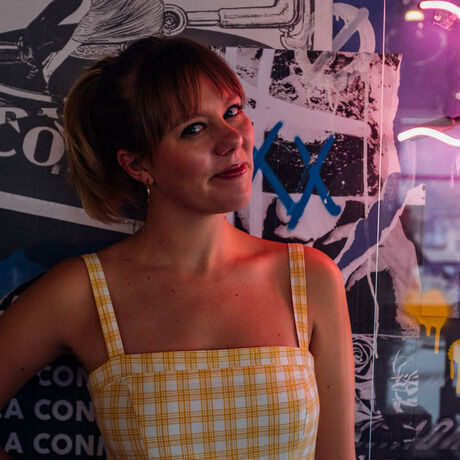 Anneka  6 of 12  small square