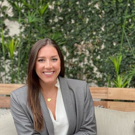 Emeline outdoor headshot 1