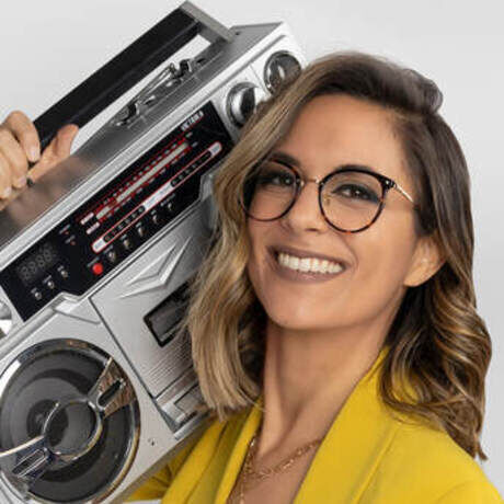 Elissa headshot square