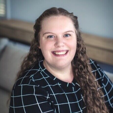 Kelsey davis headshot