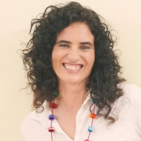 Foto mano en cintura solo cara