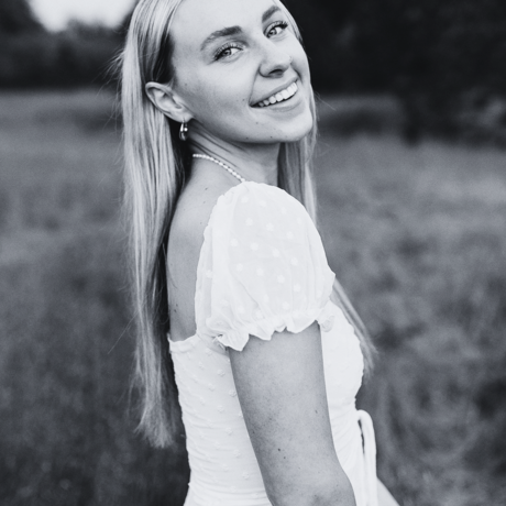 Fieldannemarie headshot   edited