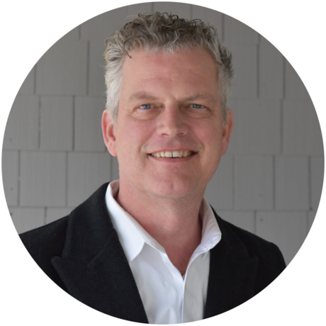 Charly bauer headshot circle