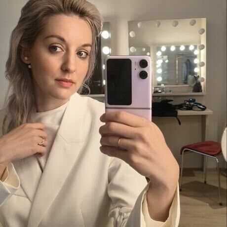 Nora with find n2 flip