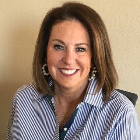 Jennifer lyons headshot