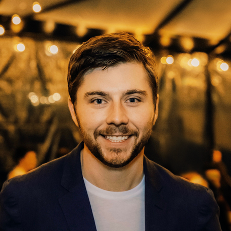 Damon klotz headshot profile 1080x1080