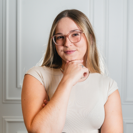 Jenn headshot square 1000x1000