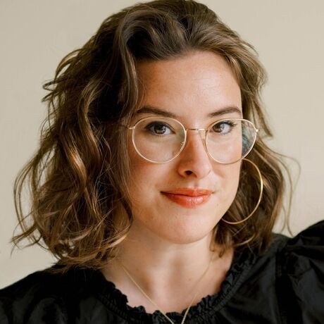 Leda costa headshot large